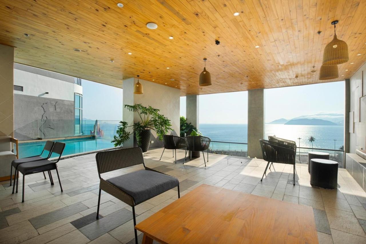 Panorama Lyn Beachfront Apartment Nha Trang Exteriör bild