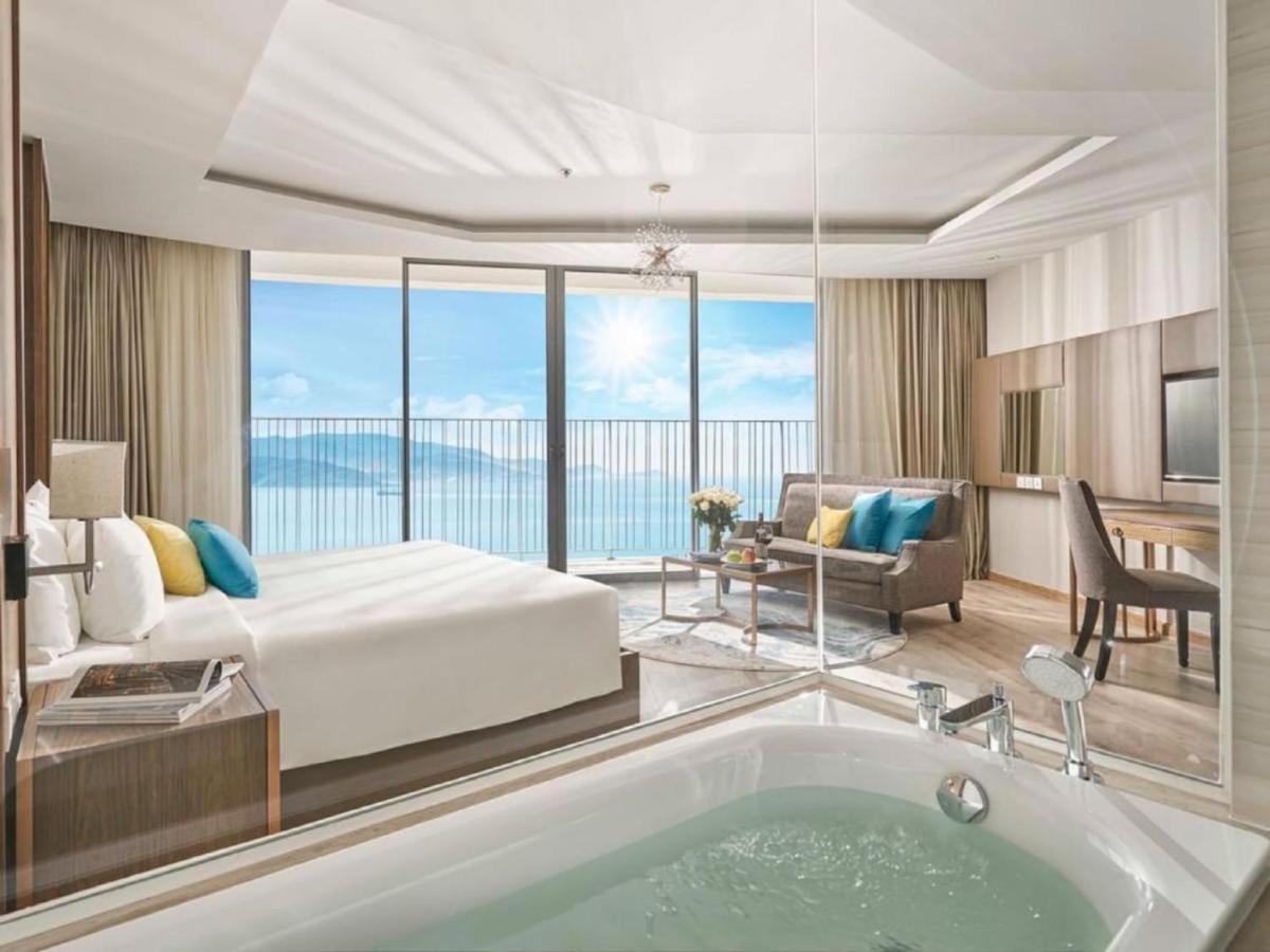 Panorama Lyn Beachfront Apartment Nha Trang Exteriör bild