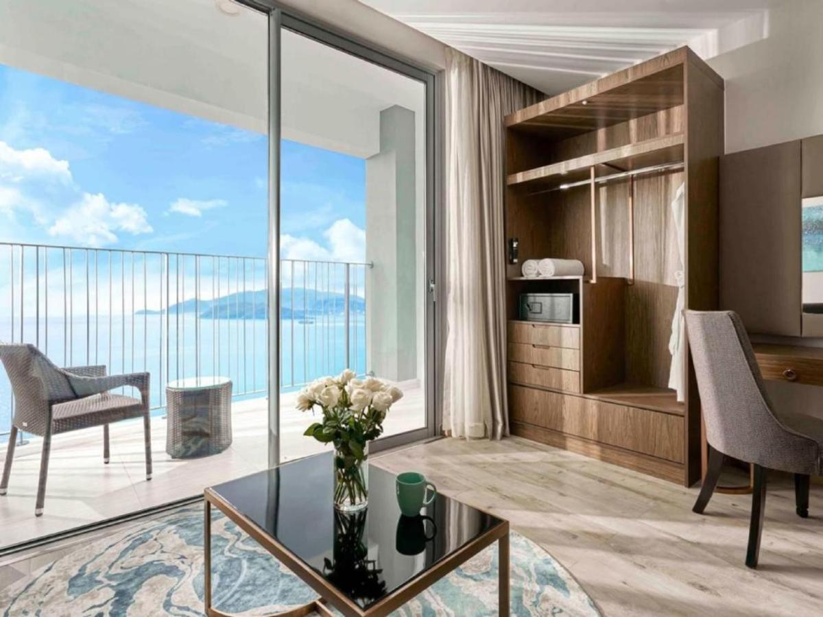 Panorama Lyn Beachfront Apartment Nha Trang Exteriör bild
