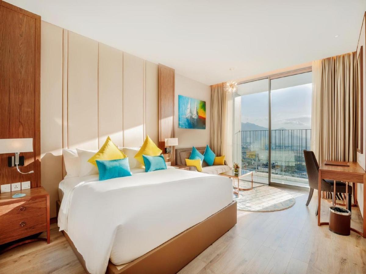 Panorama Lyn Beachfront Apartment Nha Trang Exteriör bild