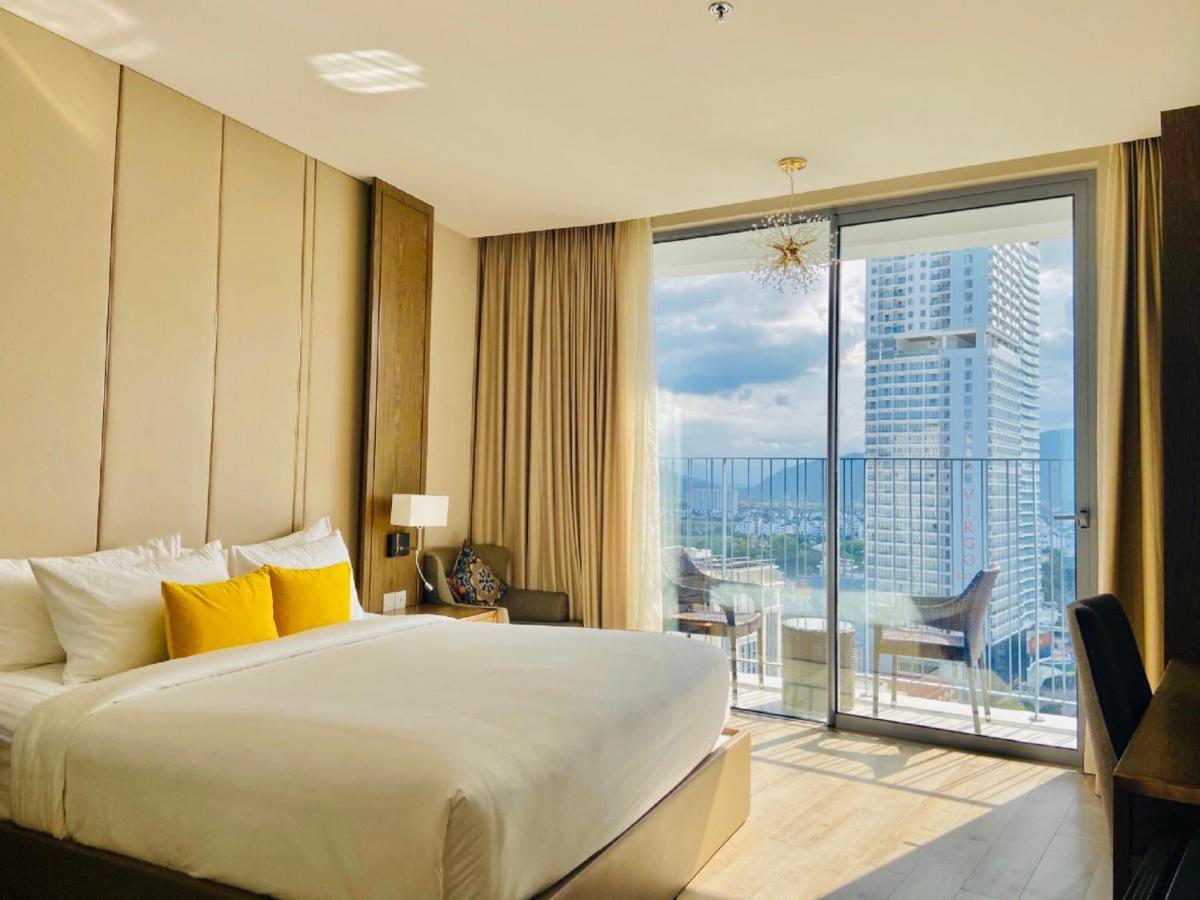 Panorama Lyn Beachfront Apartment Nha Trang Exteriör bild