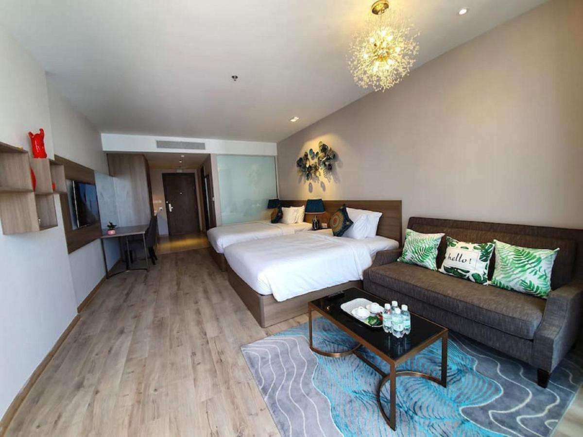 Panorama Lyn Beachfront Apartment Nha Trang Exteriör bild