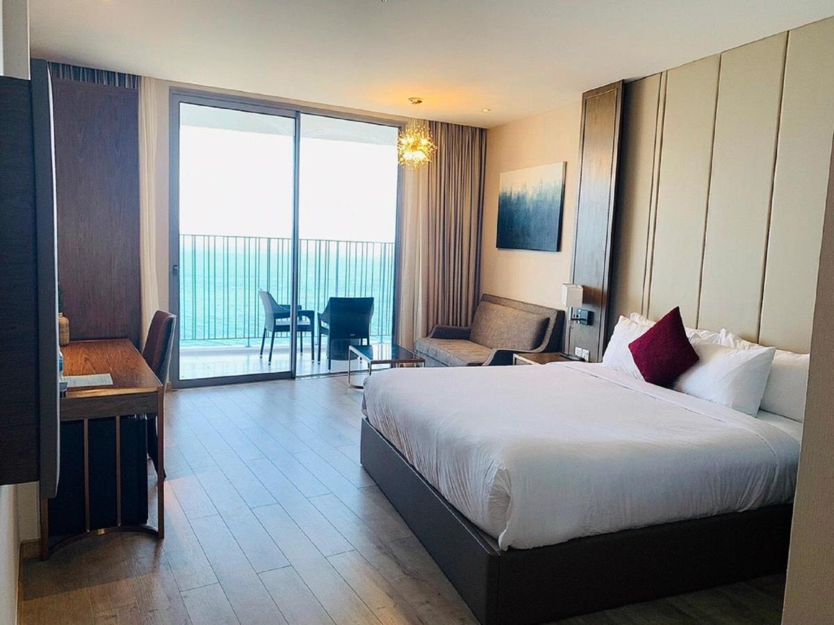 Panorama Lyn Beachfront Apartment Nha Trang Exteriör bild